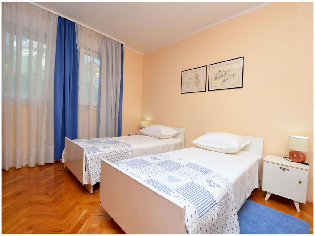 Apartment Laura Podstrana Pokoj fotografie