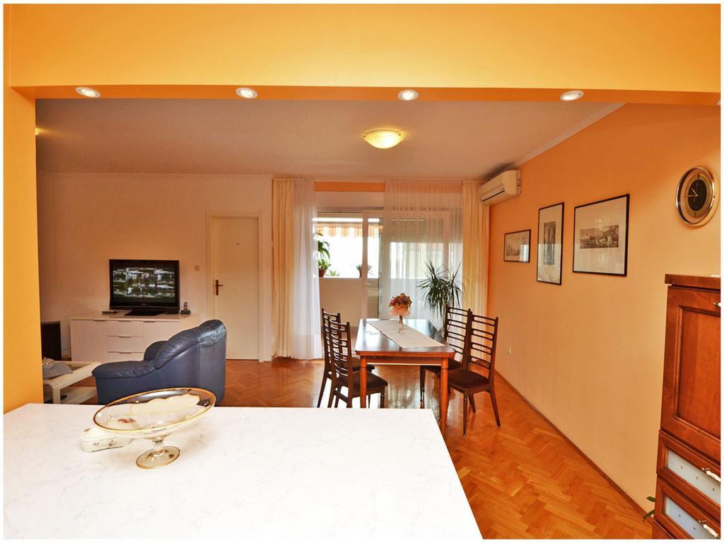Apartment Laura Podstrana Pokoj fotografie