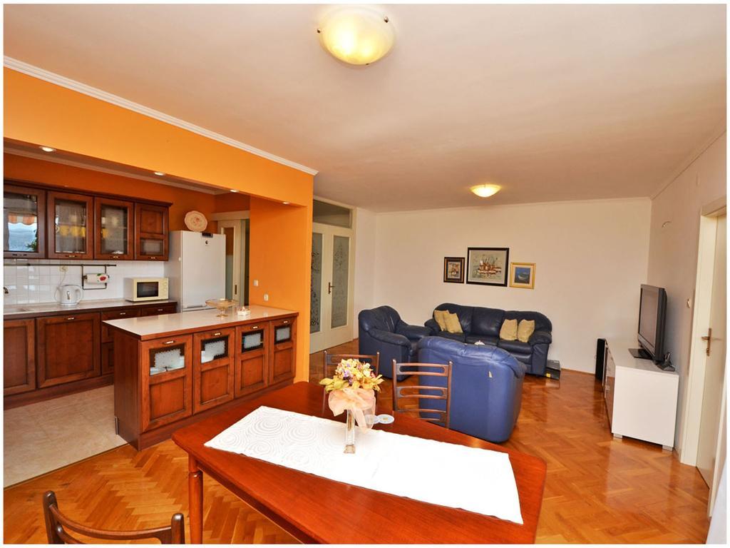Apartment Laura Podstrana Pokoj fotografie